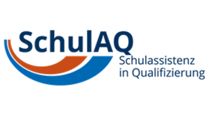Logo von SchulAQ mit orangefarbener und blauer Wellenform, die den Namen und den Slogan umrahmt.
