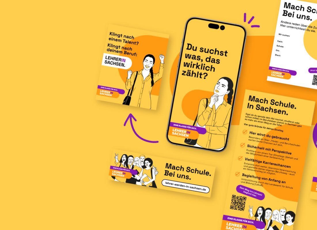 Mehrere gelb-violette Werbegrafiken für „Lehrerin Sachsen“ zeigen Smartphone-, Laptop- und Flyer-Motive.